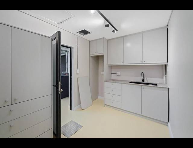 5 BEDROOM HOUSE FOR SALE IN BANTRY BAY